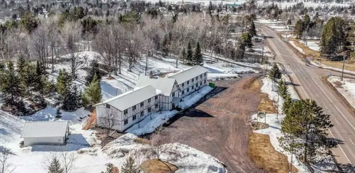 Snow Chasers Inn (Regal Country Inn) - From Web Listing (newer photo)